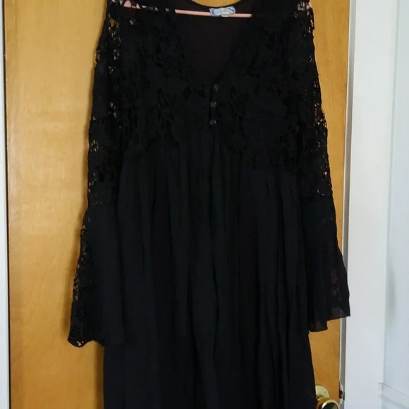 Boho black lace knee length dress - Picture 8 of 8
